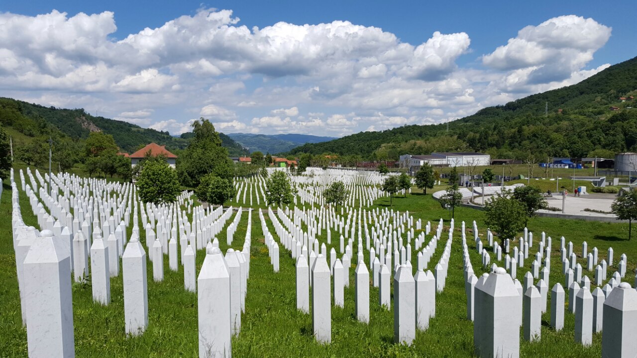 bosnian genocide graves